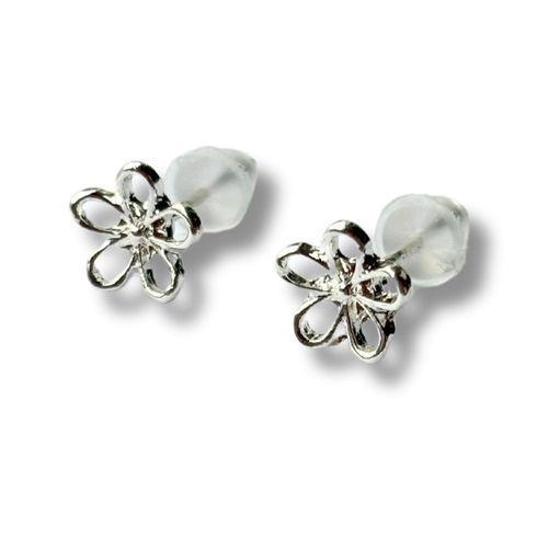 Charming Open Daisy Silver Stud Earrings - Perfect Gift for Flower Lovers!