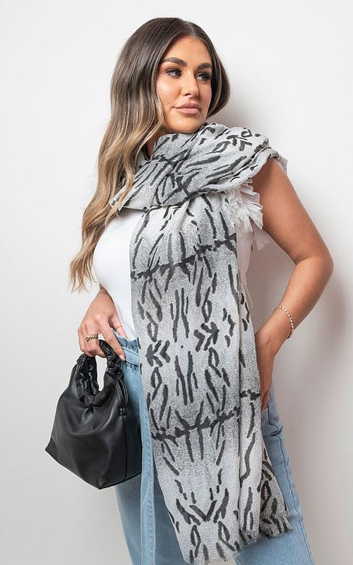 Chic Maddison Printed Wrap Scarf - Elevate Your Style Year-Round!